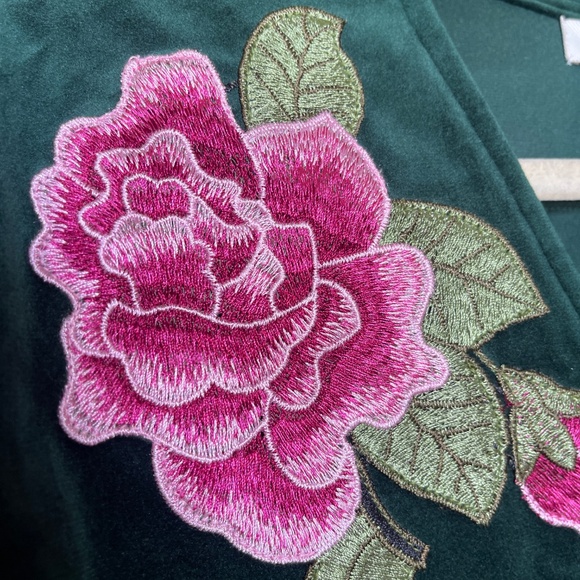 Emerald Velvet Wrap Top with Embroidered Rose – Size Large - Picture 3 of 7